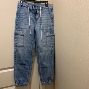 American Eagle cargo jeans size 4.